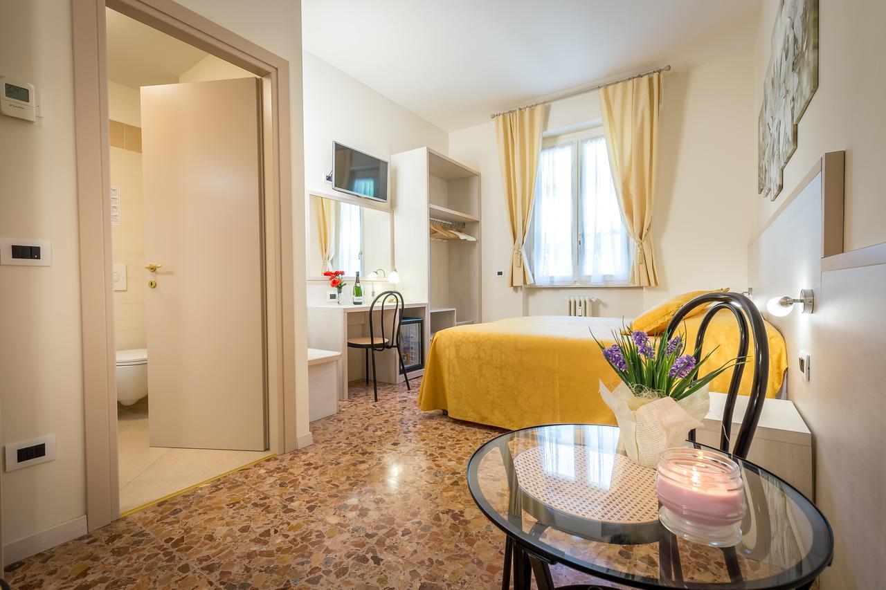 B&B Dolce Luna ฟลอเรนซ์ ภายนอก รูปภาพ