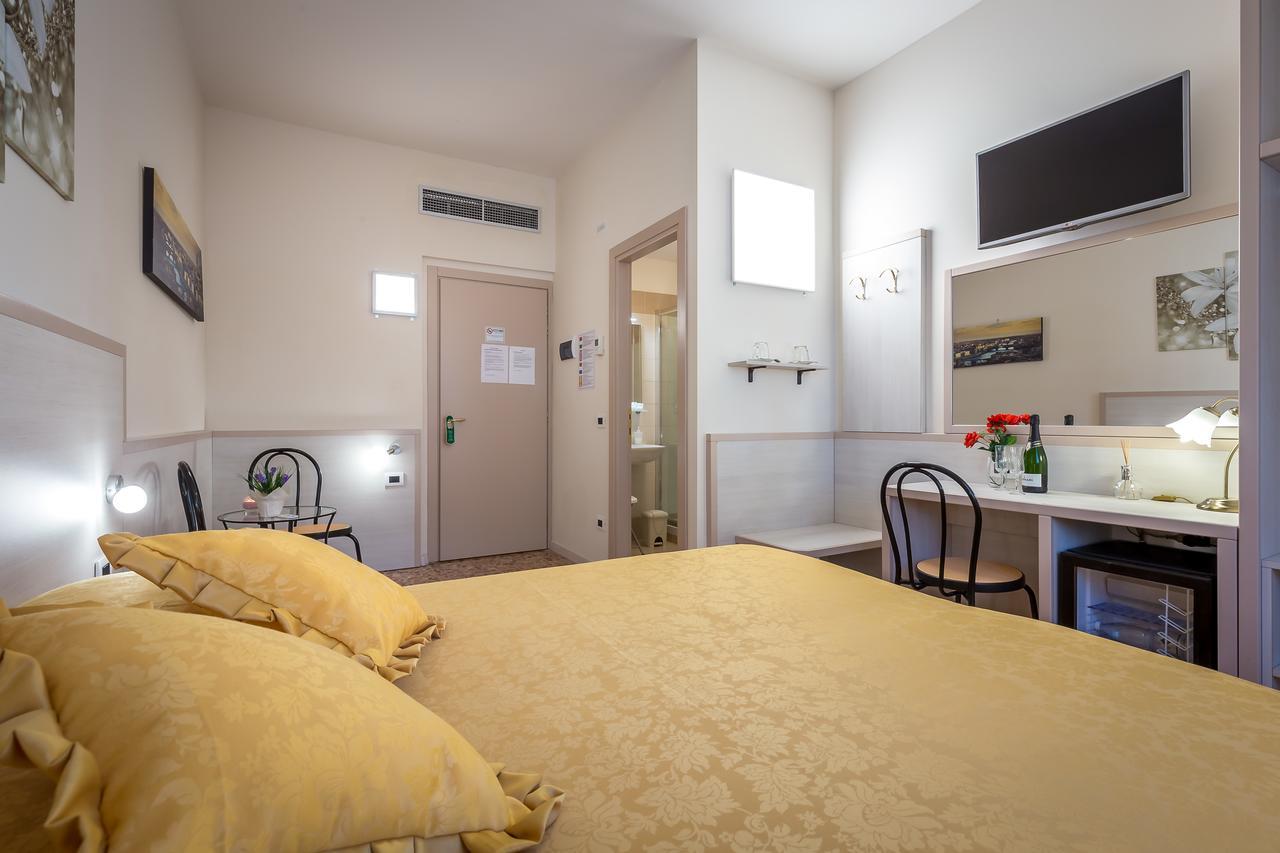 B&B Dolce Luna ฟลอเรนซ์ ภายนอก รูปภาพ