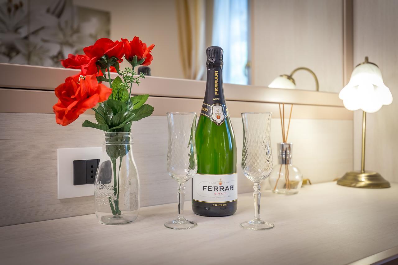B&B Dolce Luna ฟลอเรนซ์ ภายนอก รูปภาพ